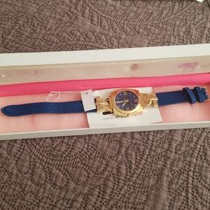 Isaac Mizhari Live Blue watch